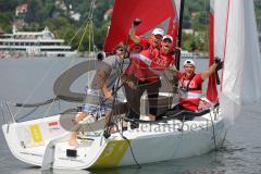 1. Bundesliga - Fußball - FC Ingolstadt 04 - Audi Sailing Experience - SiegerBoot Julian Autenreith rund links Torwart Örjan Haskjard Nyland (26, FCI) Maurice Multhaup (31, FCI) Alfredo Morales (6, FCI)