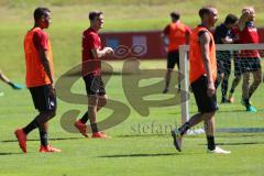 1. Bundesliga - Fußball - FC Ingolstadt 04 - Trainingslager - Vorbereitung - Training - nach dem Training gute Laune mitte Pascal Groß (10, FCI)