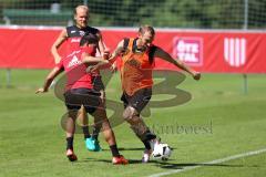 1. Bundesliga - Fußball - FC Ingolstadt 04 - Trainingslager - Vorbereitung - Training - Zweikampf Almog Cohen (36, FCI) und Moritz Hartmann (9, FCI)