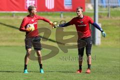 1. Bundesliga - Fußball - FC Ingolstadt 04 - Trainingslager - Vorbereitung - Training - Torwart Örjan Haskjard Nyland (1, FCI) und Torwart Martin Hansen (35, FCI) klatschen ab