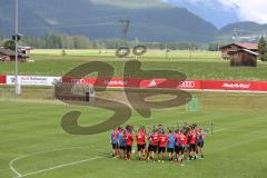 1. Bundesliga - Fußball - FC Ingolstadt 04 - Trainingslager - Vorbereitung - Team Besprechung mit Co-Trainer Argirios Giannikis (FCI)