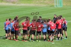 1. Bundesliga - Fußball - FC Ingolstadt 04 - Trainingslager - Vorbereitung - Team Besprechung mit Co-Trainer Argirios Giannikis (FCI)