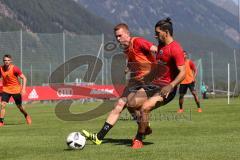 1. Bundesliga - Fußball - FC Ingolstadt 04 - Trainingslager - Vorbereitung - Training - Nico Rinderknecht (22, FCI) und rechts Almog Cohen (36, FCI)