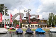 1. Bundesliga - Fußball - FC Ingolstadt 04 - Audi Sailing Experience - Yachtclub  mit Audi und FCI Fahnen