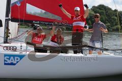 1. Bundesliga - Fußball - FC Ingolstadt 04 - Audi Sailing Experience - SiegerBoot Alfredo Morales (6, FCI)  Maurice Multhaup (31, FCI) Torwart Örjan Haskjard Nyland (26, FCI) und rechts Julian Autenreith