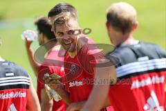 1. Bundesliga - Fußball - FC Ingolstadt 04 - Trainingslager - Vorbereitung - Training - nach dem raining gute Laune Lukas Hinterseer (16, FCI) und Tobias Levels (28, FCI)