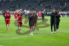 DFB - Pokalspiel - Eintracht Frankfurt - FC Ingolstadt 04 - Die Mannschaft bedankt sich bei den mitgereisten Fans - Lukas Hinterseer (#16 FCI) - Stefan Lex (#14 FCI) - Max Christiansen (#19 FCI) - Roger de Oliveira Bernardo (#8 FCI) - Foto: Meyer Jürgen