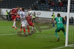 DFB - Pokalspiel - Eintracht Frankfurt - FC Ingolstadt 04 - Moritz Hartmann (#9 FCI) mit einem Kopfball - Hradecky Lukas Torwart (#1 Frankfurt) - Abraham David (#19 Frankfurt) - Foto: Meyer Jürgen