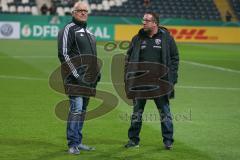 DFB - Pokalspiel - Eintracht Frankfurt - FC Ingolstadt 04 - Peter Jackwerth mit Markus Kauczinski (Trainer FCI) im Gespräch - Foto: Meyer Jürgen