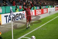 DFB - Pokalspiel - Eintracht Frankfurt - FC Ingolstadt 04 - Pascal Groß (#10 FCI) bei der Ecke schiessen - Foto: Meyer Jürgen