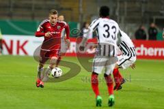 DFB - Pokalspiel - Eintracht Frankfurt - FC Ingolstadt 04 - Max Christiansen (#19 FCI) - Tawatha Taleb (#33 Frankfurt) - Foto: Meyer Jürgen