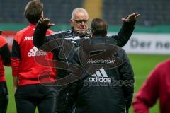 DFB - Pokalspiel - Eintracht Frankfurt - FC Ingolstadt 04 - Peter Jackwerth mit Markus Kauczinski (Trainer FCI) im Gespräch - Foto: Meyer Jürgen