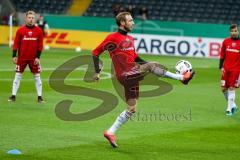 DFB - Pokalspiel - Eintracht Frankfurt - FC Ingolstadt 04 - Moritz Hartmann (#9 FCI) beim warm machen - Foto: Meyer Jürgen