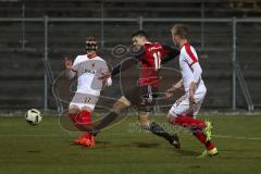 Regionalliga Bayern - FC Ingolstadt 04 II - FC Augsburg II - mitte Maximilian Thalhammer (FCI 18) zieht ab, links Jonathan Scherzer (FCA) und rechts Andreas Volk (FCA)