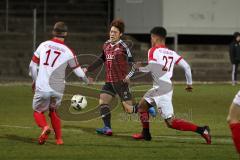 Regionalliga Bayern - FC Ingolstadt 04 II - FC Augsburg II - Sturm mitte Ryoma Watanabe (17) links Jonathan Scherzer und rechts Chima Okoroji (beide FCA)