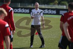 FCI - U19 Trainingsauftakt - Saison 2016/17 - Trainer Roberto Pätzold gibt Anweisungen - Foto: Jürgen Meyer