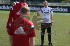 FCI - U19 Trainingsauftakt - Saison 2016/17 - Trainer Roberto Pätzold gibt Anweisungen - Foto: Jürgen Meyer