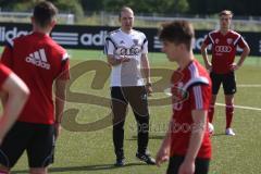 FCI - U19 Trainingsauftakt - Saison 2016/17 - Trainer Roberto Pätzold gibt Anweisungen - Foto: Jürgen Meyer