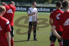 FCI - U19 Trainingsauftakt - Saison 2016/17 - Trainer Roberto Pätzold gibt Anweisungen - Foto: Jürgen Meyer