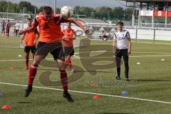 FCI - U19 Trainingsauftakt - Saison 2016/17 - Co Trainer Thomas Karg beobachtet die Spieler - Foto: Jürgen Meyer