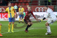 2. Bundesliga - FC Ingolstadt 04 - Eintracht Braunschweig - Robert Leipertz (13, FCI) verpasst den Ball Jasmin Fejzic Torwart (#16 Braunschweig) links Ken Reichel (#19 Braunschweig)