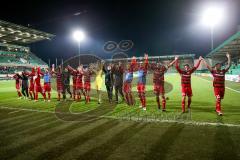 DFB Pokal - Fußball - SpVgg Greuther Fürth - FC Ingolstadt 04 - Sieg 1:3, Jubel mit den mitgereisten Fans Flutlicht Laola