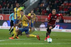 2. Bundesliga - FC Ingolstadt 04 - Eintracht Braunschweig - Gustav Valsvik (#5 Braunschweig) Thomas Pledl (30, FCI) Sonny Kittel (10, FCI)