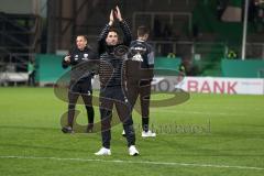 DFB Pokal - Fußball - SpVgg Greuther Fürth - FC Ingolstadt 04 - Sieg 1:3, Jubel mit den mitgereisten Fans Cheftrainer Stefan Leitl (FCI)