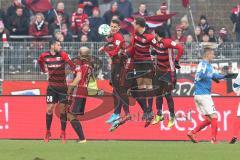 2. Bundesliga - Fußball - Holstein Kiel - FC Ingolstadt 04 - Mauer Freistoß Christian Träsch (28, FCI) Tobias Levels (3, FCI) Stefan Kutschke (20, FCI) Alfredo Morales (6, FCI) Marcel Gaus (19, FCI) Dominick Drexler (24 Kiel) Almog Cohen (8, FCI)