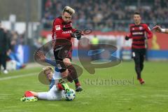 2. Bundesliga - Fußball - Holstein Kiel - FC Ingolstadt 04 - Johannes van den Bergh am Boden Thomas Pledl (30, FCI)