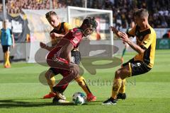 2. Bundesliga - Fußball - Dynamo Dresden - FC Ingolstadt 04 - Zweikampf Jannik Müller (18 Dresden) Darío Lezcano (11, FCI) Paul Seguin (19 Dresden)