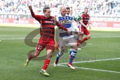 2. Bundesliga - Fußball - MSV Duisburg - FC Ingolstadt 04 - Tobias Schröck (21, FCI) Gerrit Nauber (6 Duisburg) Zweimakpf, letzte Chance für Ingolstadt