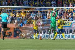 2. BL - Saison 2017/2018 - Eintracht Braunschweig - FC Ingolstadt 04 - Orjan Nyland (#1 Torwart FCI) hält den Ball sicher - Foto: Meyer Jürgen