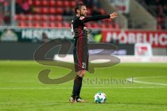 2. BL - Saison 2017/2018 - FC Ingolstadt 04 - 1. FC Heidenheim - Christian Träsch (#28 FCI) dirigiert seine Mitspieler - foul - Freistoß - Foto: Meyer Jürgen