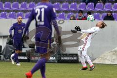 2. Bundesliga - Fußball - Erzgebirge Aue - FC Ingolstadt 04 - rechts Patrick Ebert (7, FCI) stoppt den Ball