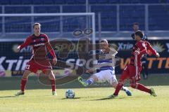 2. Bundesliga - Fußball - MSV Duisburg - FC Ingolstadt 04 - Tobias Schröck (21, FCI) Kevin Wolze (17 Duisburg) Almog Cohen (8, FCI)