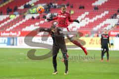 2. Bundesliga - 1. FC Kaiserslautern - FC Ingolstadt 04 - Max Christiansen (5, FCI) Leon Guwara (6 Kaiserslautern) Kopfballduell