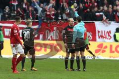 2. Bundesliga - 1. FC Kaiserslautern - FC Ingolstadt 04 - gelbe Karte für Tobias Levels (3, FCI)