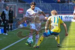 2. BL - Saison 2017/2018 - Eintracht Braunschweig - FC Ingolstadt 04 - Almog Cohen (#8 FCI) - Jan Hochscheidt (#11 Braunschweig) - Foto: Meyer Jürgen