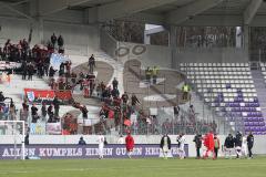 2. Bundesliga - Fußball - Erzgebirge Aue - FC Ingolstadt 04 - Spiel ist aus, Unentschieden 0:0, Spieler bedanken sich bei den mitgereisten Fans