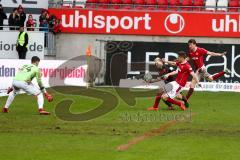 2. BL - Saison 2017/2018 - 1.FC Kaiserslautern - FC Ingolstadt 04 - Robert Leipertz (#13 FCI) - Marius Müller Torwart (#24 Kaiserslautern) - Christoph Moritz (#29 Kaiserslautern) - Foto: Meyer Jürgen