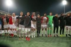 2. Bundesliga - Fußball - 1. FC Nürnberg - FC Ingolstadt 04 - Sieg 1:2 Jubel Team geht zur Fankurve Tanz mit Fans Humba