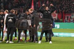 2. Bundesliga - Fußball - 1. FC Nürnberg - FC Ingolstadt 04 - Sieg auswärts rechts Co-Trainer Andre Mijatovic (FCI) jubelt zu den Fans