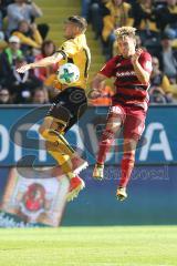 2. Bundesliga - Fußball - Dynamo Dresden - FC Ingolstadt 04 - Kopfballduell Philip Heise (16 Dresden) Thomas Pledl (30, FCI)