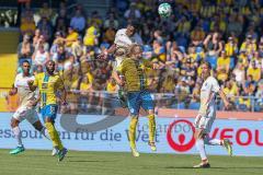 2. BL - Saison 2017/2018 - Eintracht Braunschweig - FC Ingolstadt 04 - Frederic Ananou (#2 FCI) beim Kopfball - Foto: Meyer Jürgen