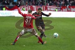 2. Bundesliga - 1. FC Kaiserslautern - FC Ingolstadt 04 - Nicklas Shipnoski (37 Kaiserslautern) Christian Träsch (28, FCI)