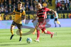 2. Bundesliga - Fußball - Dynamo Dresden - FC Ingolstadt 04 - Sonny Kittel (10, FCI) Angriff wird von Paul Seguin (19 Dresden) gestört