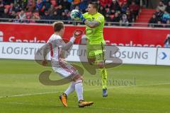 2. BL - Saison 2017/2018 - FC Heidenheim - FC Ingolstadt 04 - Thomas Pledl (#30 FCI) kommt einen Schritt zu spät - Kevin Müller Torwart (#1 Heidenheim) - Foto: Meyer Jürgen