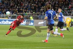 2. Bundesliga - Fußball - DSC Arminia Bielefeld - FC Ingolstadt 04 - Volley Christian Träsch (28, FCI) über das Tor