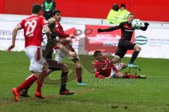 2. BL - Saison 2017/2018 - 1.FC Kaiserslautern - FC Ingolstadt 04 - Marcel Gaus (#19 FCI) flankt in den Strafraum - Foto: Meyer Jürgen